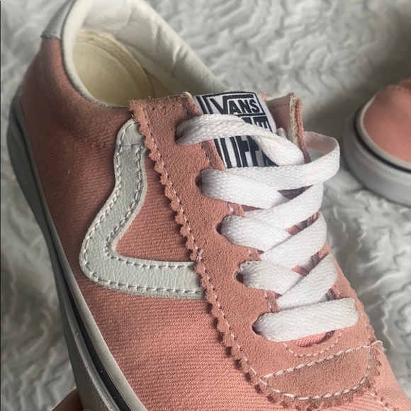 Vans - Picture 3 of 5